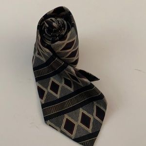 Men’s tie by Magic Johnson.